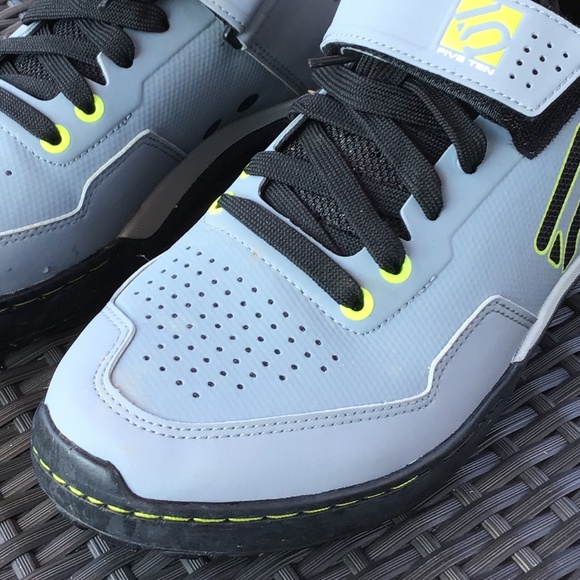 Five Ten Mountain Bike Shoes Men’s 9 Clip-in Nearly New Cycling EUC - Picture 13 of 14